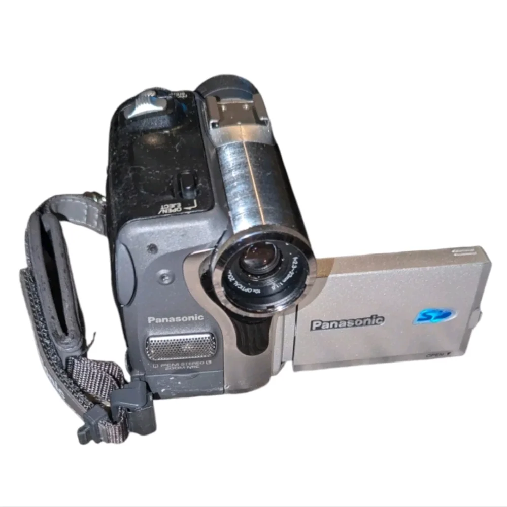 Panasonic PV-GS50D Mini Camcorder 1 Chargers, 2 Batteries, & Camera Bag …